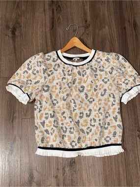 VOY Leopard Print Top Textured & Ruffle Hem Top — White with Mustard & Gray